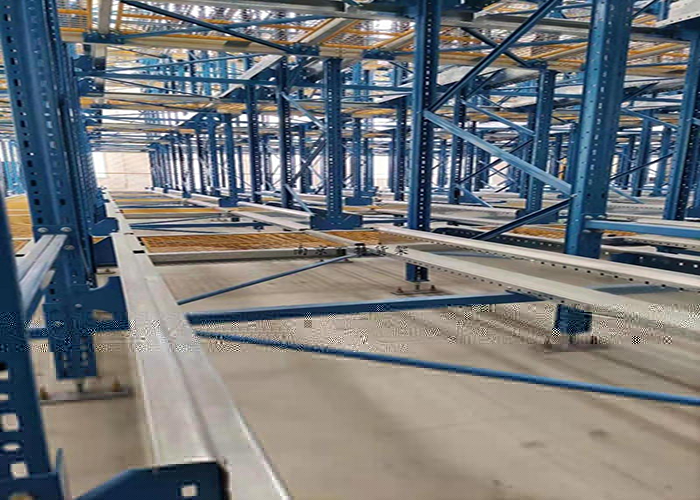 深圳穿梭式貨架生產廠家選擇要注意什么?